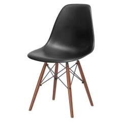 PP CHAIR WITH WOODEN LEGS