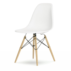 PP CHAIR WITH WOODEN LEGS